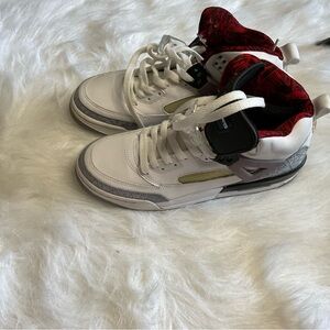 Kids size 7 Jordan Spizikes. Great condition.